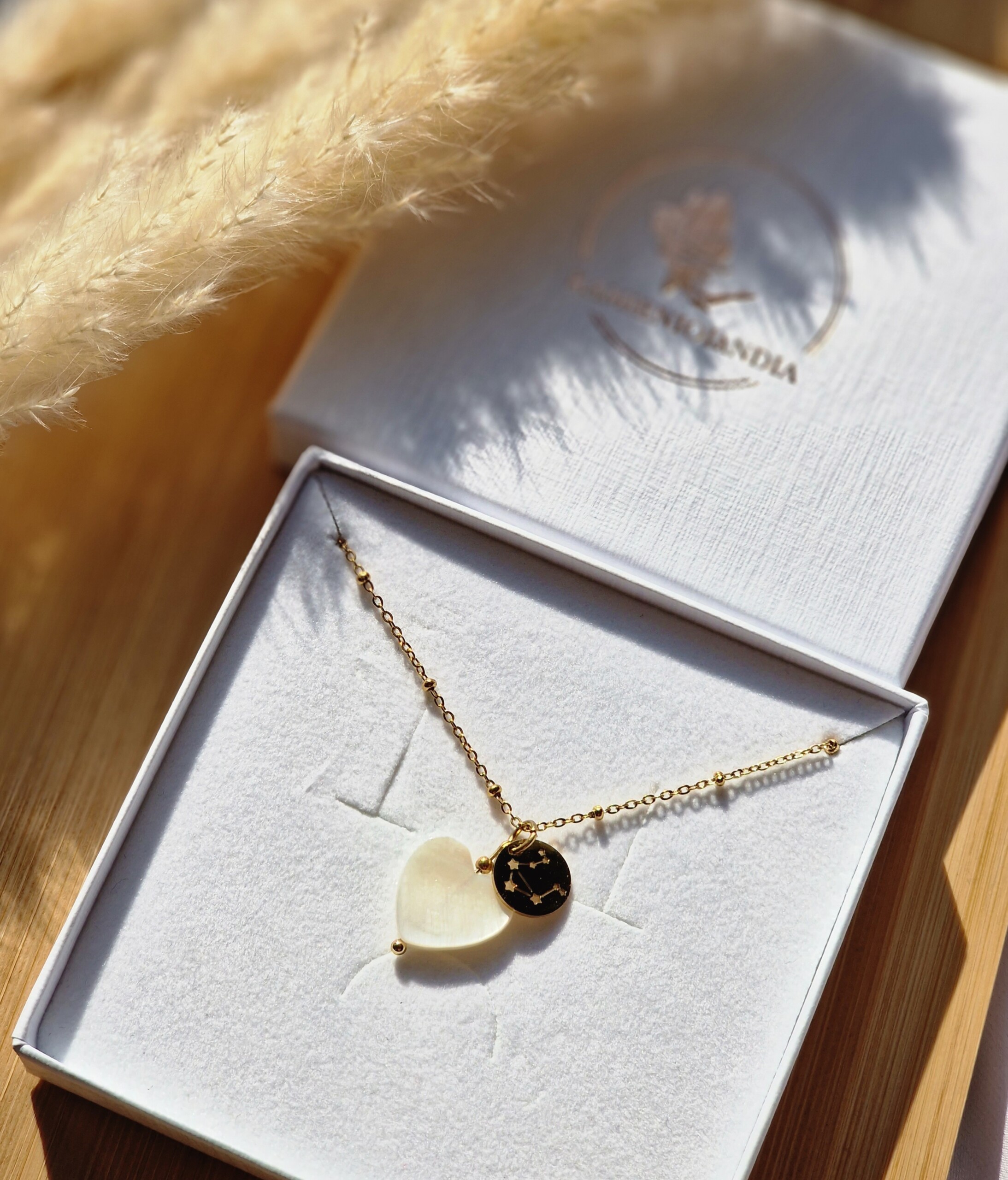 Naszyjnik Masa perłowa serce ze znakiem zodiaku konstelacja