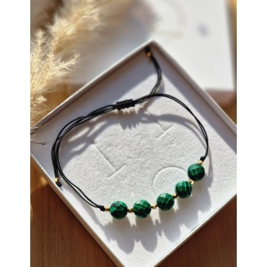 bransoletka-na-sznurku-malachit