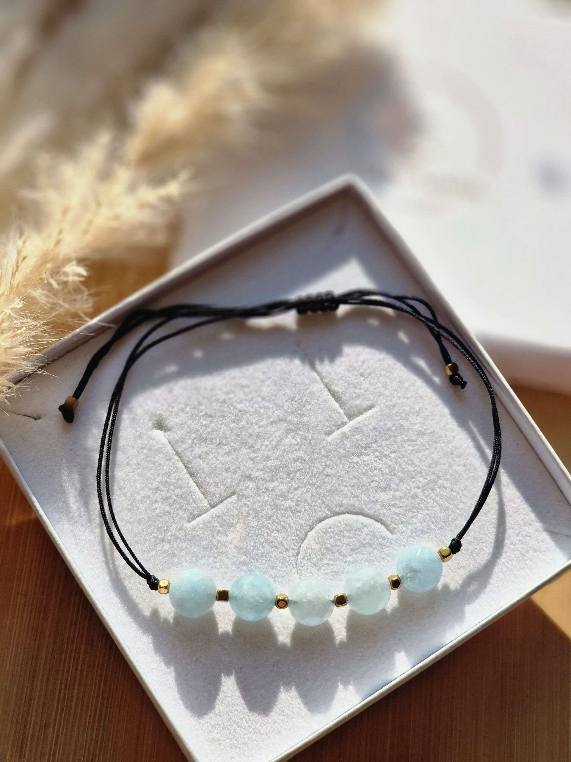 Bransoletka na sznurku Akwamaryn - obrazek 2