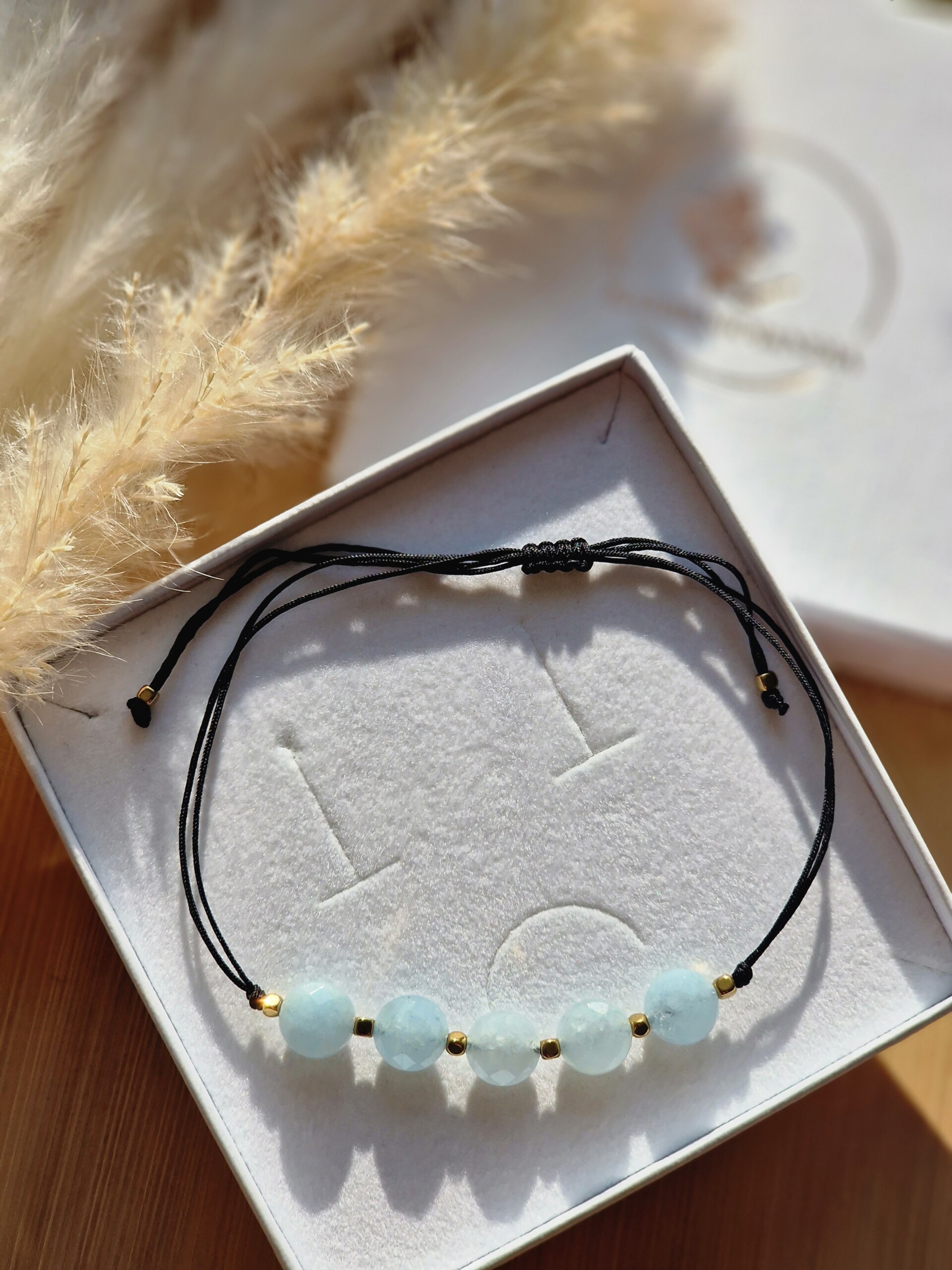 Bransoletka na sznurku Akwamaryn - obrazek 3