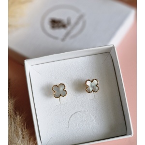 kolczyki-masa-perlowa-koniczynka-sztyft