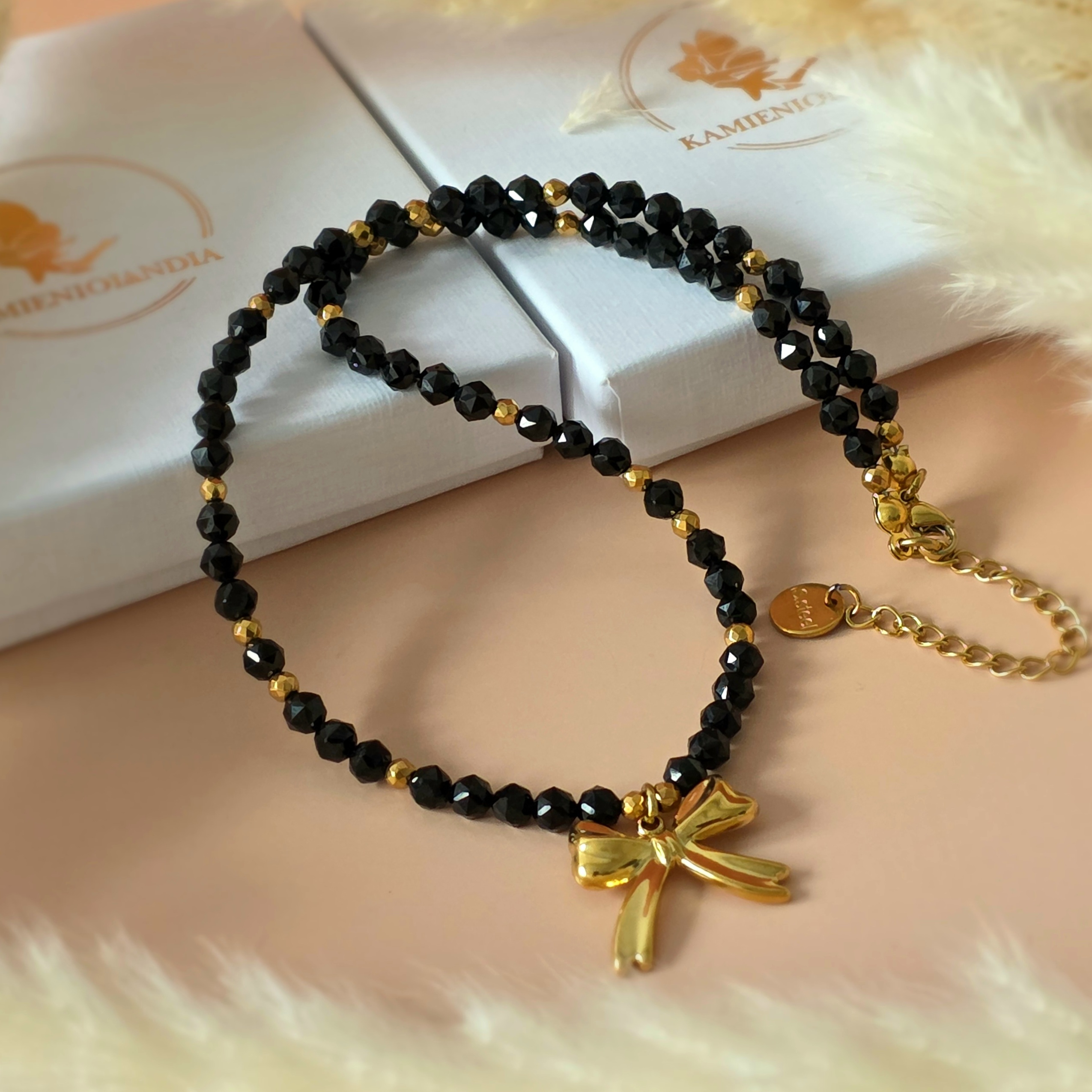 Naszyjnik z kokardką Spinel, Hematyt