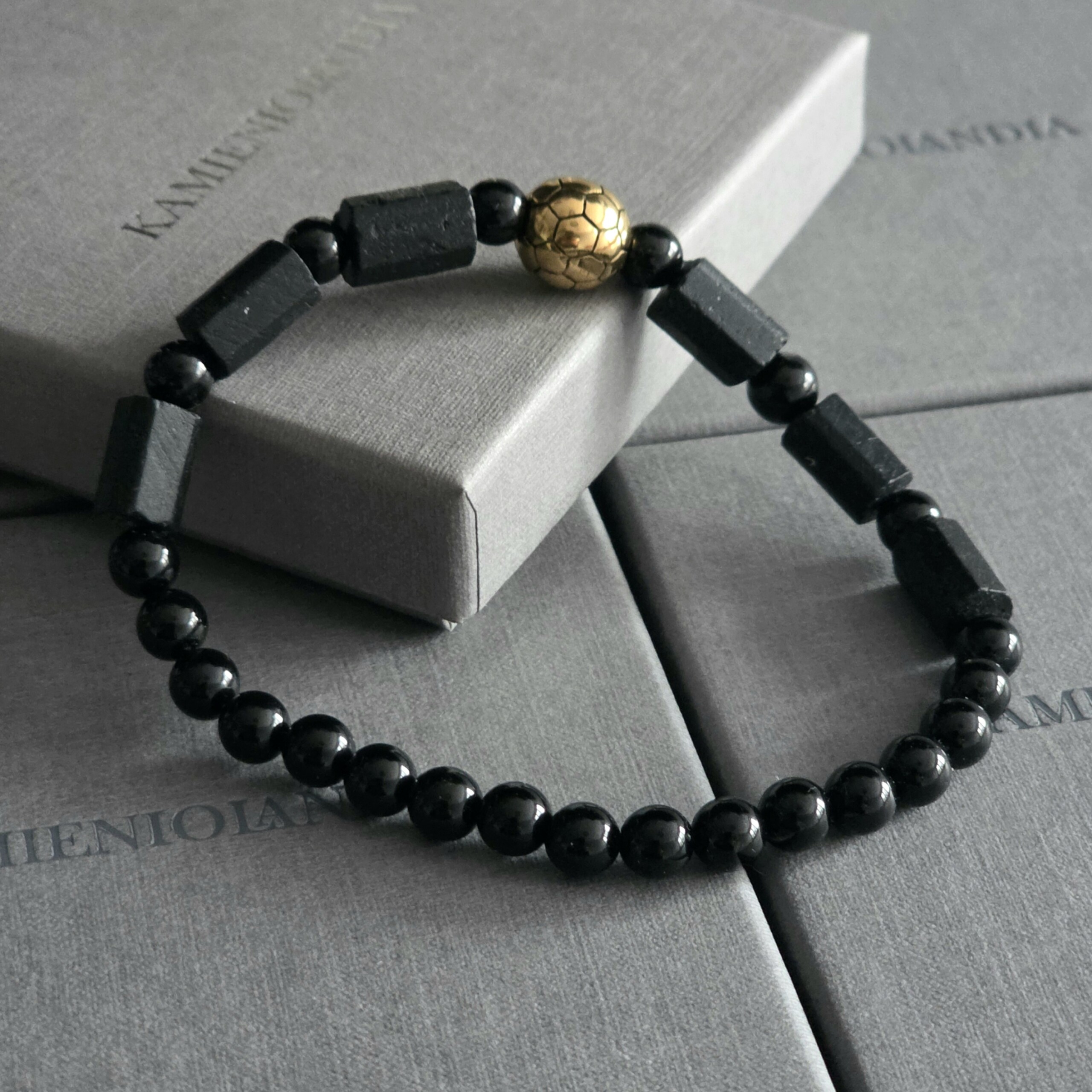 Bransoletka męska soccer Turmalin, piłka w kolorze złotym ze stali szlachetnej