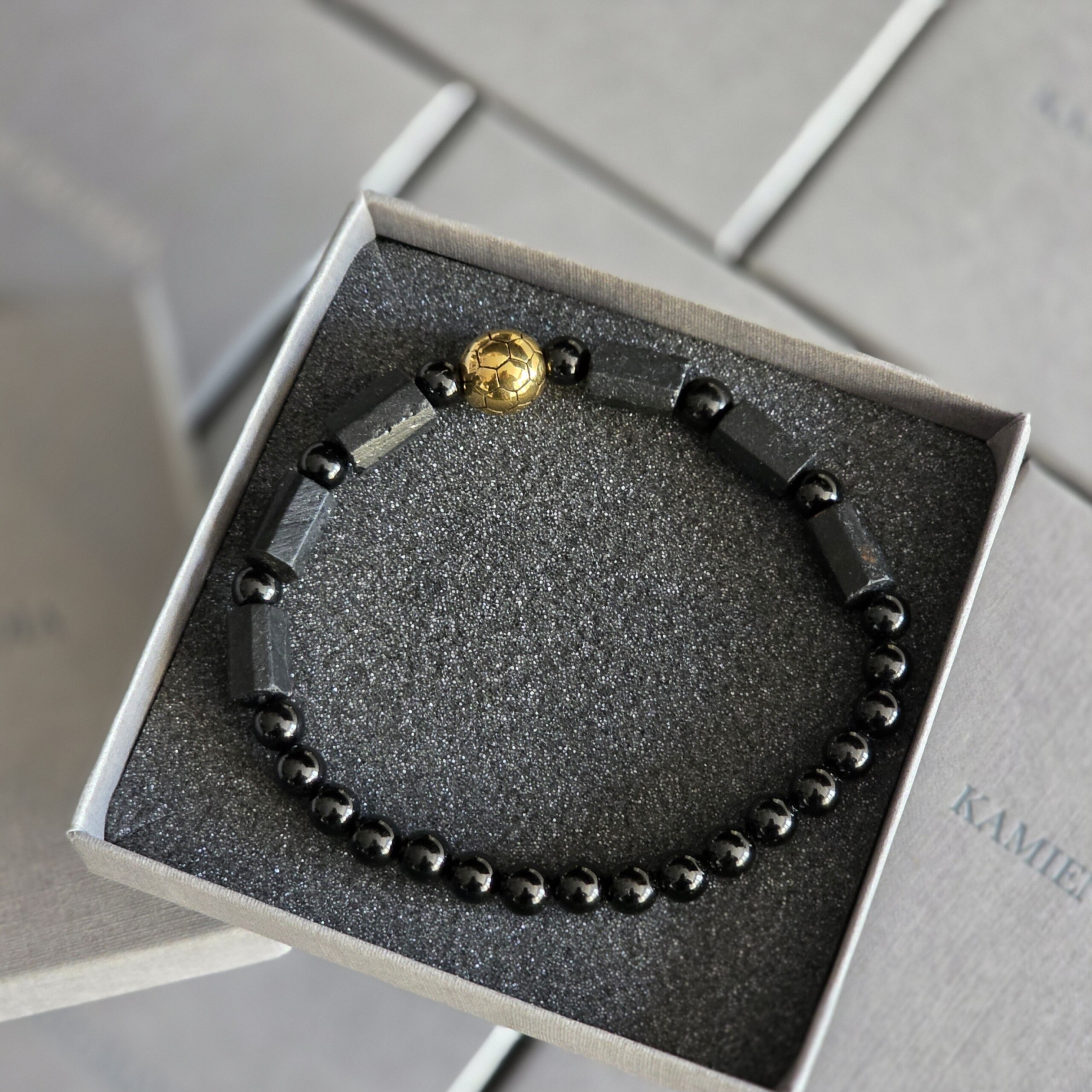 Bransoletka męska soccer Turmalin, piłka w kolorze złotym ze stali szlachetnej