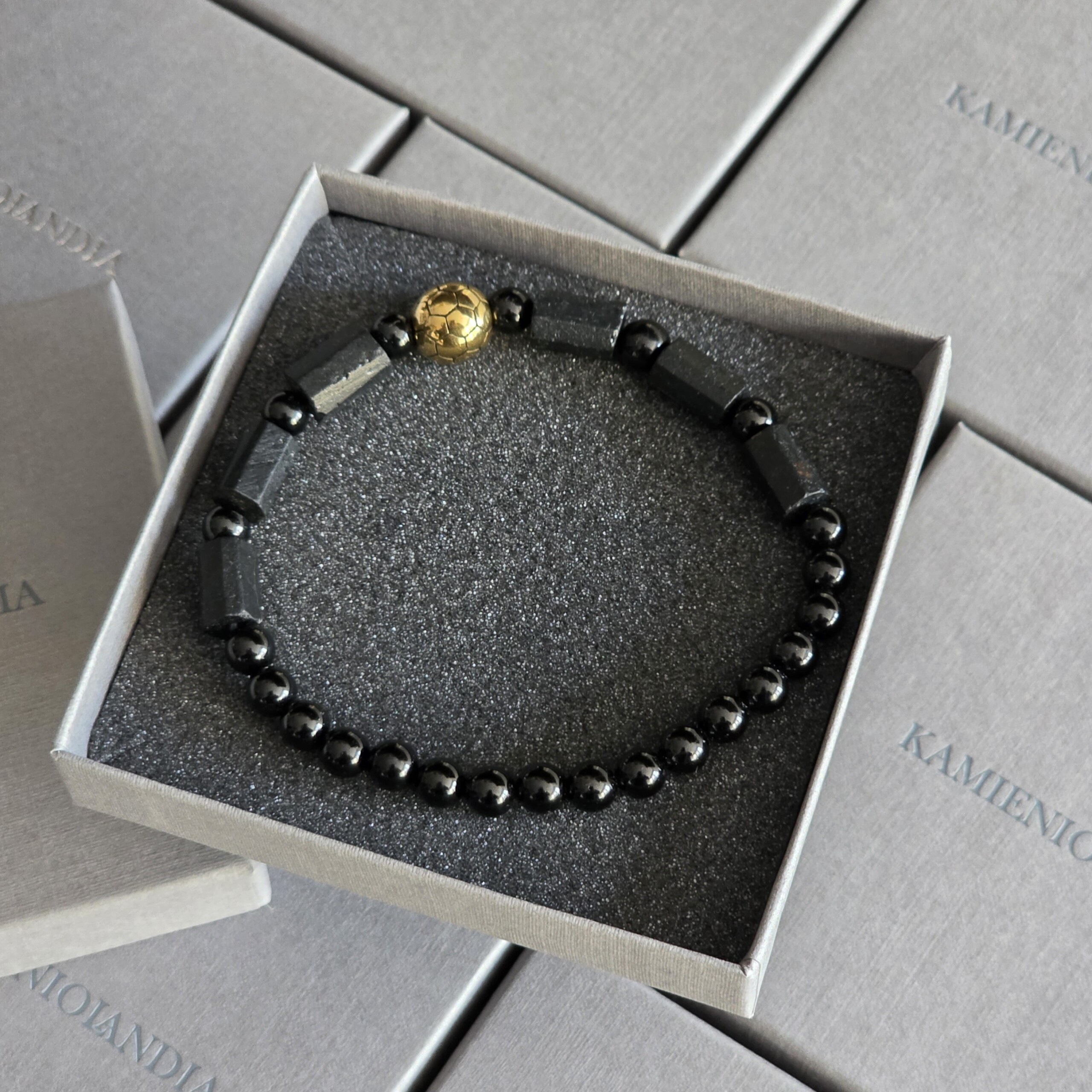 Bransoletka męska soccer Turmalin, piłka w kolorze złotym ze stali szlachetnej